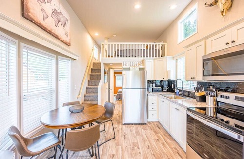Forks Cabin | Rainforest Tiny Home Retreat: Industrial
