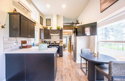 Forks Cabin | Rainforest Tiny Home Retreat Moody Botanical Suite