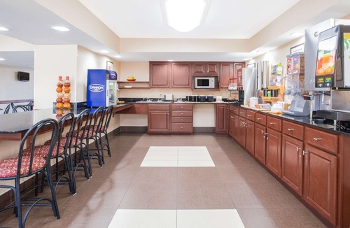 Edgewood Hotel | Ramada Hotel & Conference Center by Wyndham Edgewood