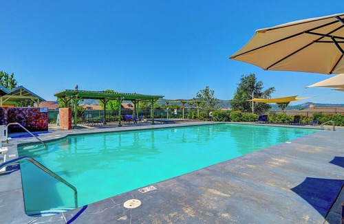 Angels Camp House | Raspberry Cottage-stunning view of golfcourse