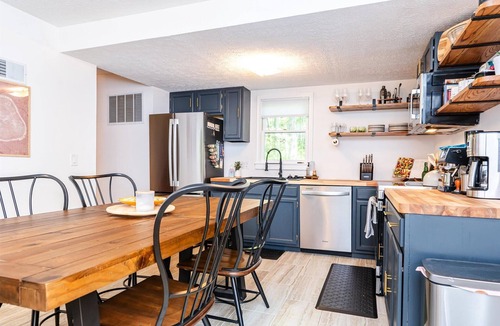 Berkeley Springs Cabin | Redbird Haven Hot Tub Pool Fire Pit Pets Welcome