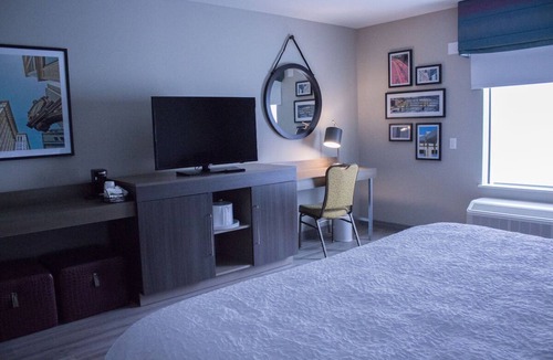 Cranberry Township Hotel | Refreshing Indoor Pool & Free Breakfast Near Cranberry Mall!