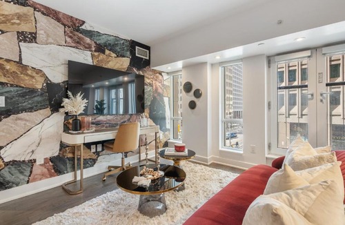 Bay Cloverhill Apartment | Regis Suites - Downtown Toronto