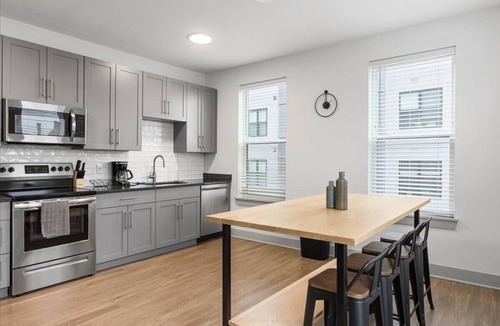 East Walnut HIlls Apartment | Relax & Unwind—Stylish Stay in Cincy’s Heart