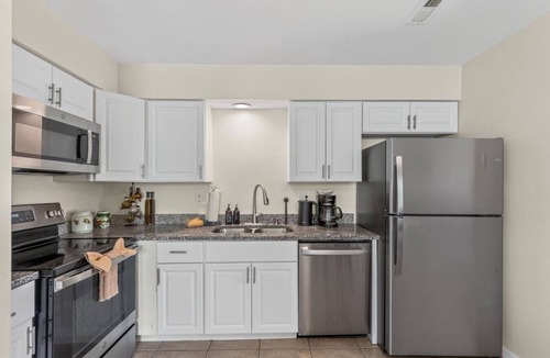 Lee's Summit Villa | Remote Work Ready | 3BR | Google Fiber | Kings