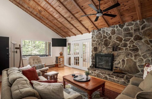 Berkeley Springs House | Right Mountain Attitude - Hot Tub Fire Pit