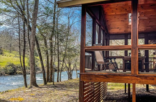 Dial Cabin | RIVER FRONT - River Run Cabin - 15 Min from Blue Ridge - 3Bd 2Bth
