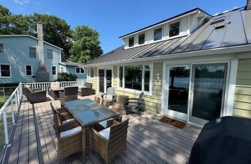 McHenry House | Riverfront Entertainment Haven