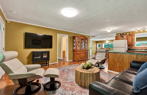 Conasauga House | Riverfront home 3BD room/2 Full bath Sleep 6-7 only 12 minutes from Ocoee River