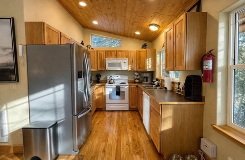 Leavenworth Cabin | Riverfront River Song Cabin Leavenworth Washington Riverside Retreat