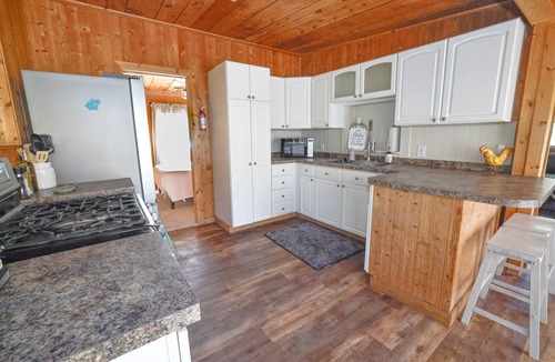 Barryton House | Riverfront | Sauna, Fireplace, Firepit & Huge Deck