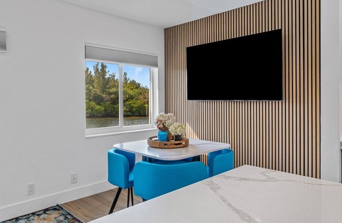 Deerfield Beach Apartment | Riverview Palms 14 |Waterfront Pool |Walk to Beach