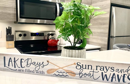 Vernon Condo | Romantic Lakeside studio suite w/pool, deck, gym, pickle ball