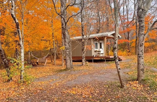 Onslow Cabin | Romantic Tiny Cottage w/Hot Tub & Fire Pit – Sunrise Cottage #1