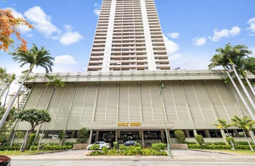 Waikiki House | Royal Kuhio 1704 - Spacious Studio with Stunning Mountain Views in the Heart of Waikiki!
