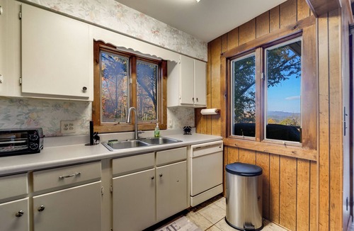 Clarks Chapel House | Ruby Retreat – Mountain Views, 2 Decks, Fire Pit, Creek, Fast WiFi, Generator
