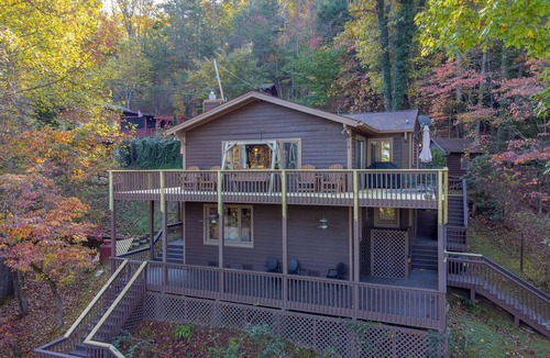 Clarks Chapel House | Ruby Retreat – Mountain Views, 2 Decks, Fire Pit, Creek, Fast WiFi, Generator