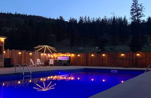 Okanagan-Similkameen Cabin | Runaway Express Coach
