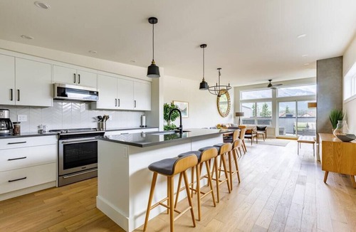 Teepee Town House | Rundleview - Impeccable Design and Private Hot Tub