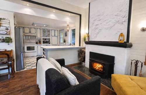 St-Adolphe-d'Howard House | Rustic charm, lake/beach access