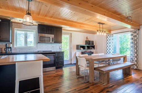 Mauricie Ski Chalet | Rustic & Modern Chalet. 32 Acre of Land. Avec SPA