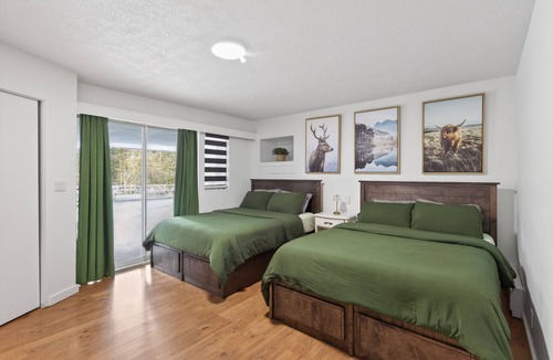 Langley House | Rustic Farm House with Pool , Hot Tub and Sauna - Events Allowed