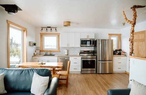 Saint Esprit Cottage | Rustic Luxury Lake Cottage with Private Hot Tub/FirePit/Kayaks/Sauna