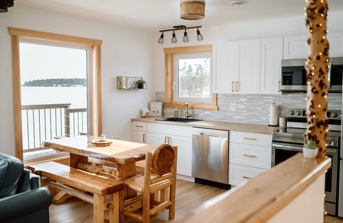 Saint Esprit Cottage | Rustic Luxury Lake Cottage with Private Hot Tub/FirePit/Kayaks/Sauna