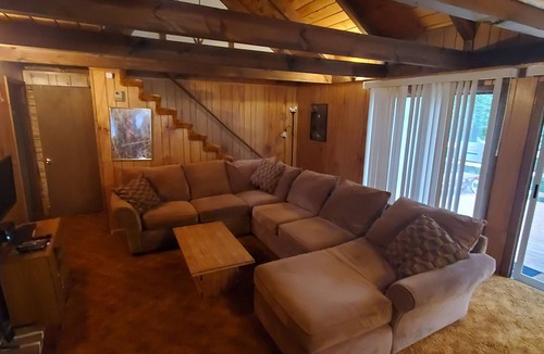 Freedom House | Rustic relaxation with modern conveniences!