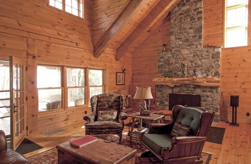 Sturgeon Bay Cabin | Rustic Waterfront! 10% discount included