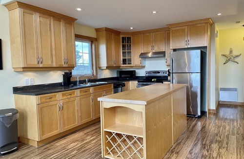 Anne's Land House | Rustico View Retreat- NEW rental, Perfectly located 4bdrm with wraparound deck