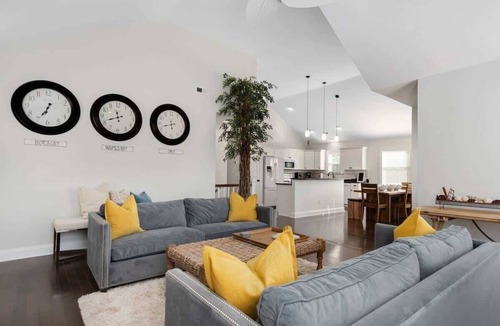 Colington House | Salty SolMate | Hot Tub, Steps to Sound & Sunsets
