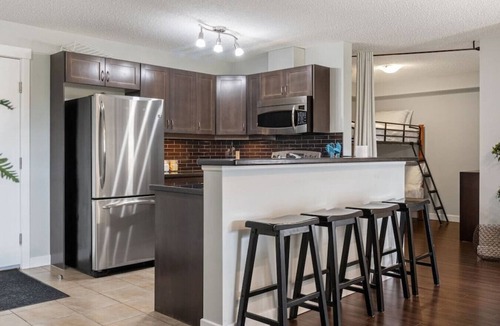 Invermere Apartment | Scenic Lakefront Getaway | Hot Tub | Pool | Gym