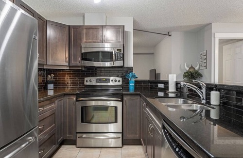 Invermere Apartment | Scenic Lakefront Getaway | Hot Tub | Pool | Gym