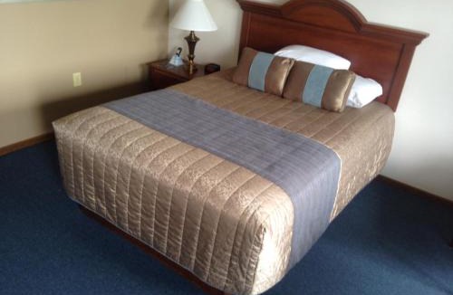 Algoma Hotel | Scenic Shore Inn
