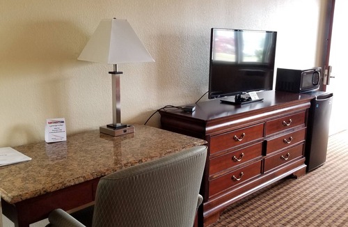Eau Claire Hotel | Scottish Inns & Suites Eau Claire