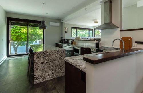 Downtown Hotel | Sechelt inn