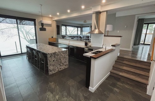 Downtown Hotel | Sechelt Inn