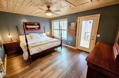 Mammoth Spring Cabin | Secluded 45 acres dog friendly- Hideaway Cabin