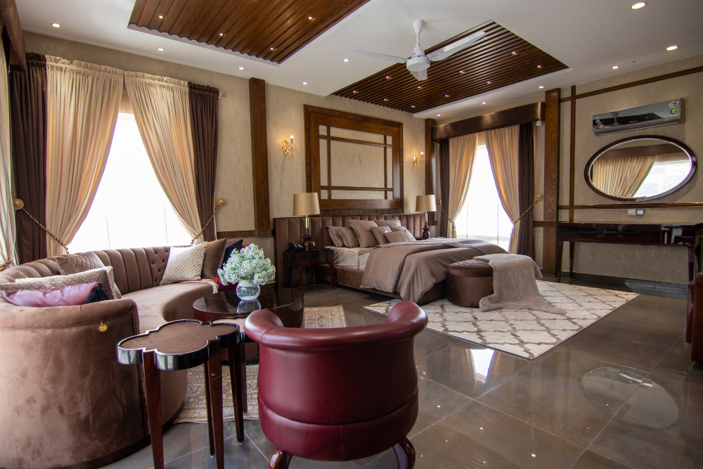 Mission Apartment | Self contained studio with small kitchen and washroom.