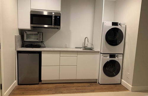 Richmond City Centre Apartment | Self contained suite.Central Richmond close to transit and amenities.