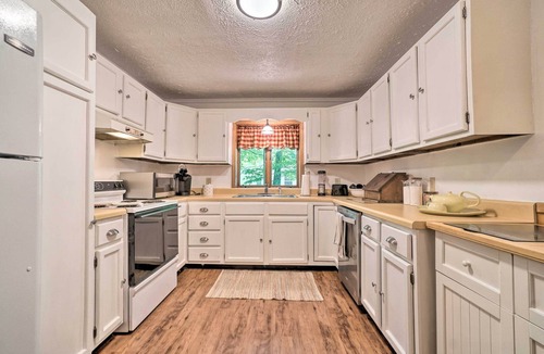 Sky Valley Cabin | Serene Sky Valley Family Chalet w/Fireplace
