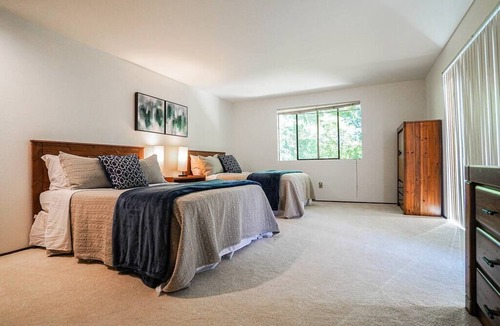 Bellevue House | Serene & Spacious, 5 min drive to DT Bellevue