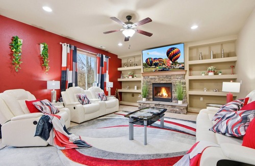 Mill Creek House | SERENE VILLA: Romantic get-away while WFH