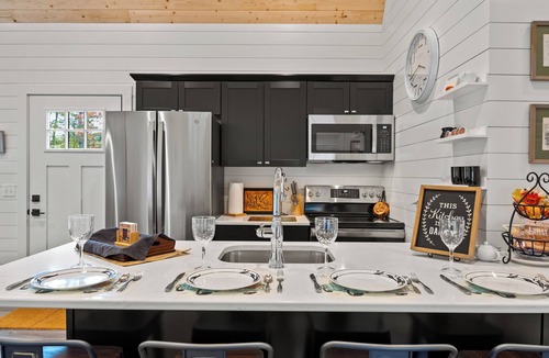 Luray Cabin | Shenandoah, Firepit, peaceful Cabin w/salt water Hot tub!