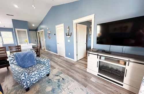 Reeds Spring Condo | Side by Side Condos Walk-in Lake View Top Floor Next to SDC