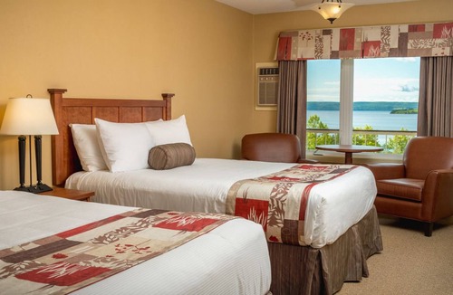 Baddeck Hotel | Silver Dart Lodge