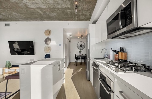 Connaught Apartment | Skyline & Mountain Views | Prairie Cowboy Modern DT 2BR Condo