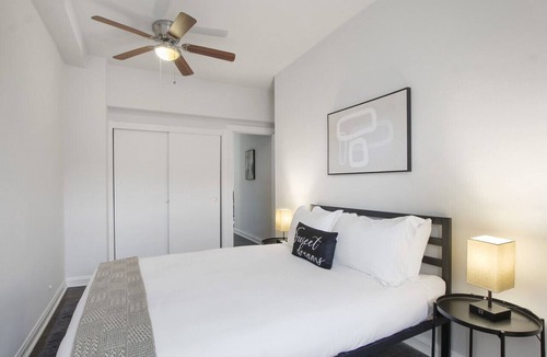 Hyde Park Apartment | Sleek & Functional 2-Bedroom Apt