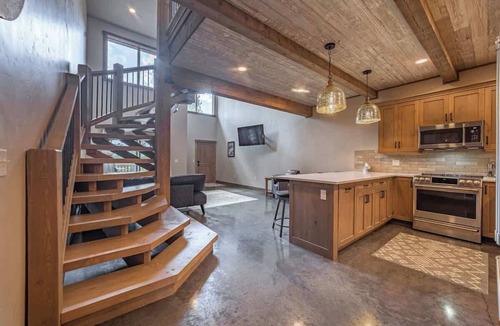 Coram Condo | Soak up Glacier Here Modern 2 BD/2BA Private Spa